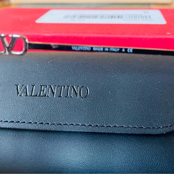 Brand new, never worn ladies Valentino sunglasses. - Picture 6 of 12